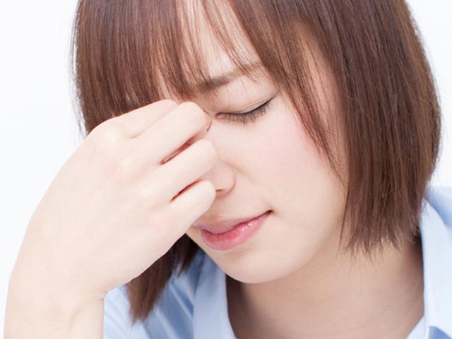 眩しくて目を開けられなくなる「眼瞼痙攣」とは