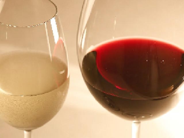 赤ワインと白ワインってどっちが健康にいい？