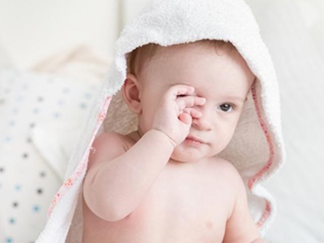 眠い時に目をこするのは、やりすぎると危ない！｜八尾市整骨院