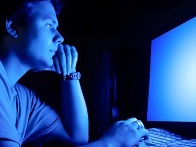 最近良く聞く「ブルーライト」ってそんなに目によくないの？｜八尾市整骨院